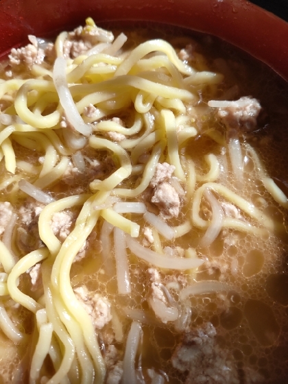 もやしとひき肉の辛みそラーメン