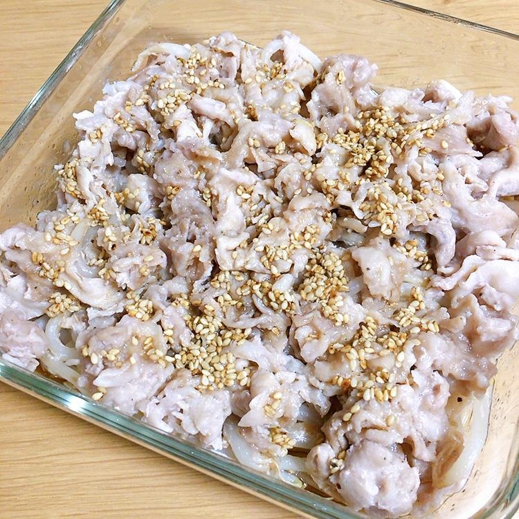 レンジで簡単！豚もやし蒸し★*。