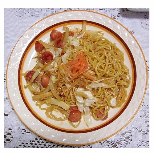 ソース焼きそば（玉ねぎ・えのき・ウインナーetc）