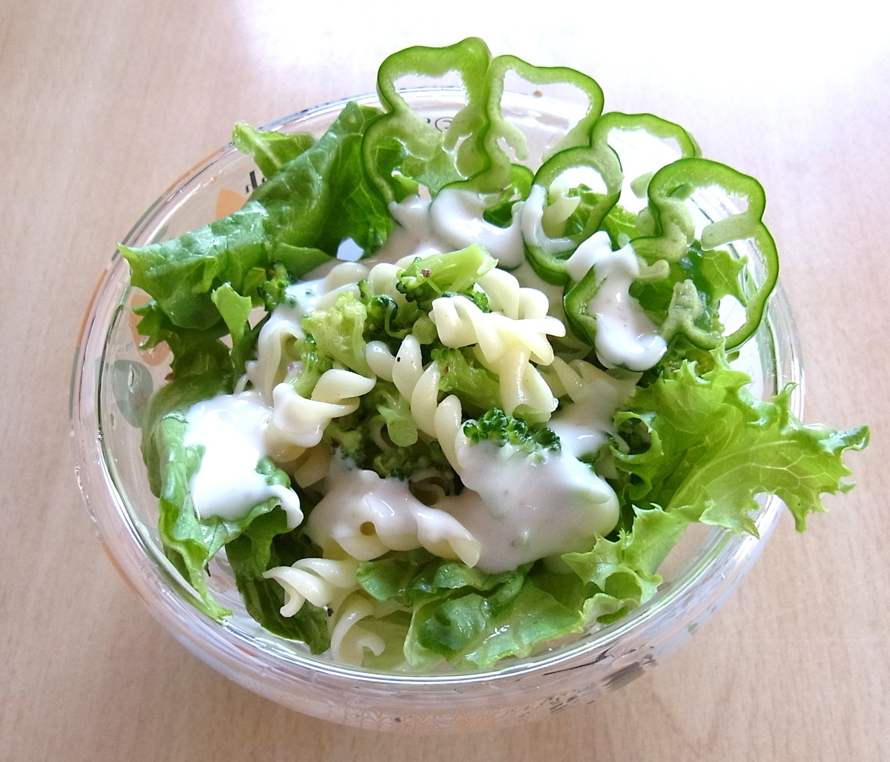 マカロニと緑野菜のヨーグルトドレッシングサラダ