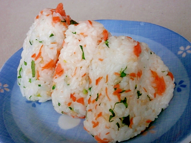 焼き鮭で☆鮭と大根の葉のおにぎり☆