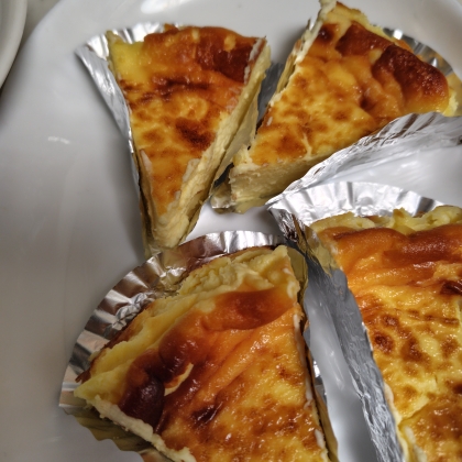 混ぜて焼くだけ！しっとり濃厚なバスクチーズケーキ♪