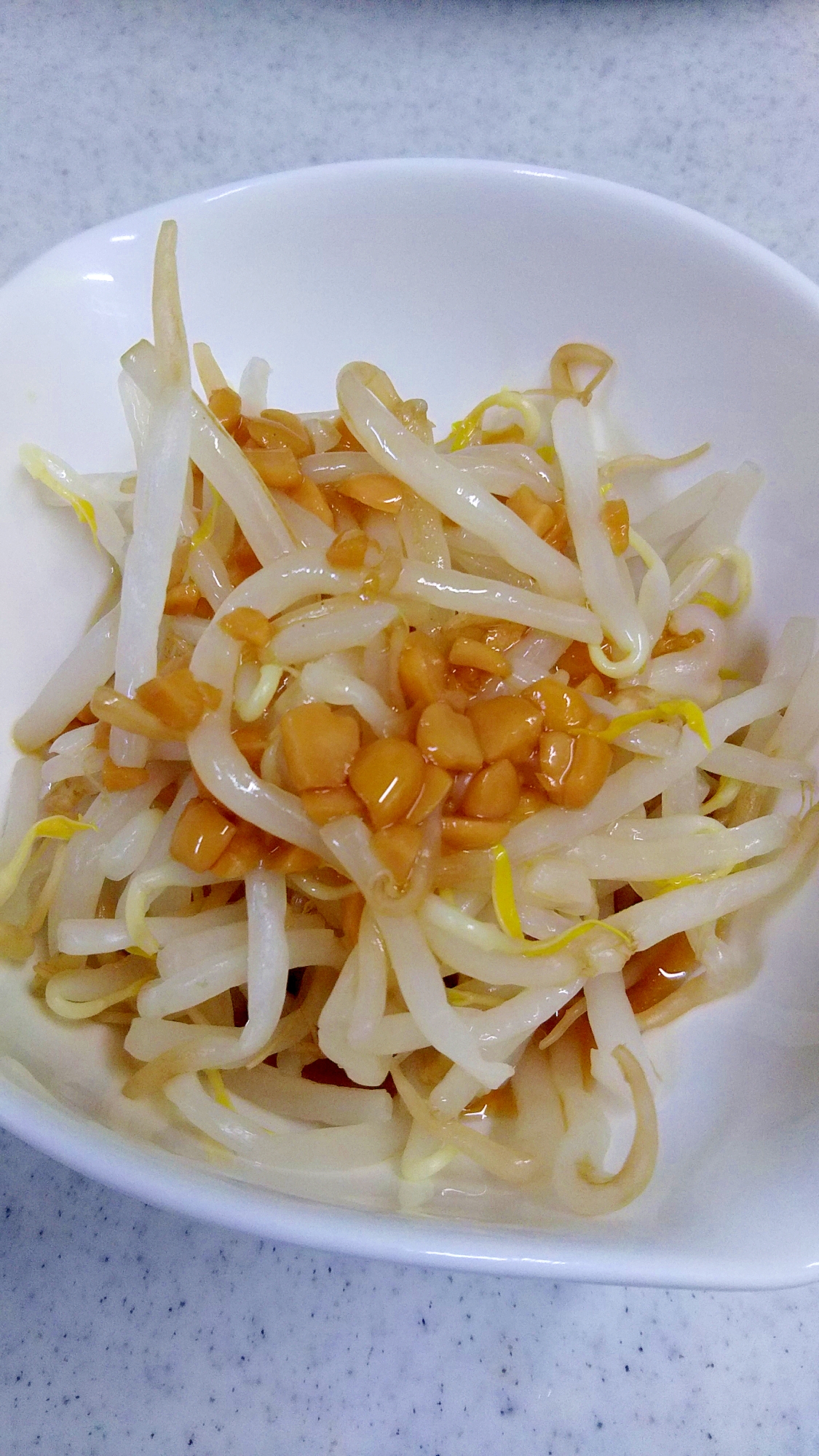 孫が大好き!! 納豆ドレッシングで「もやしサラダ」