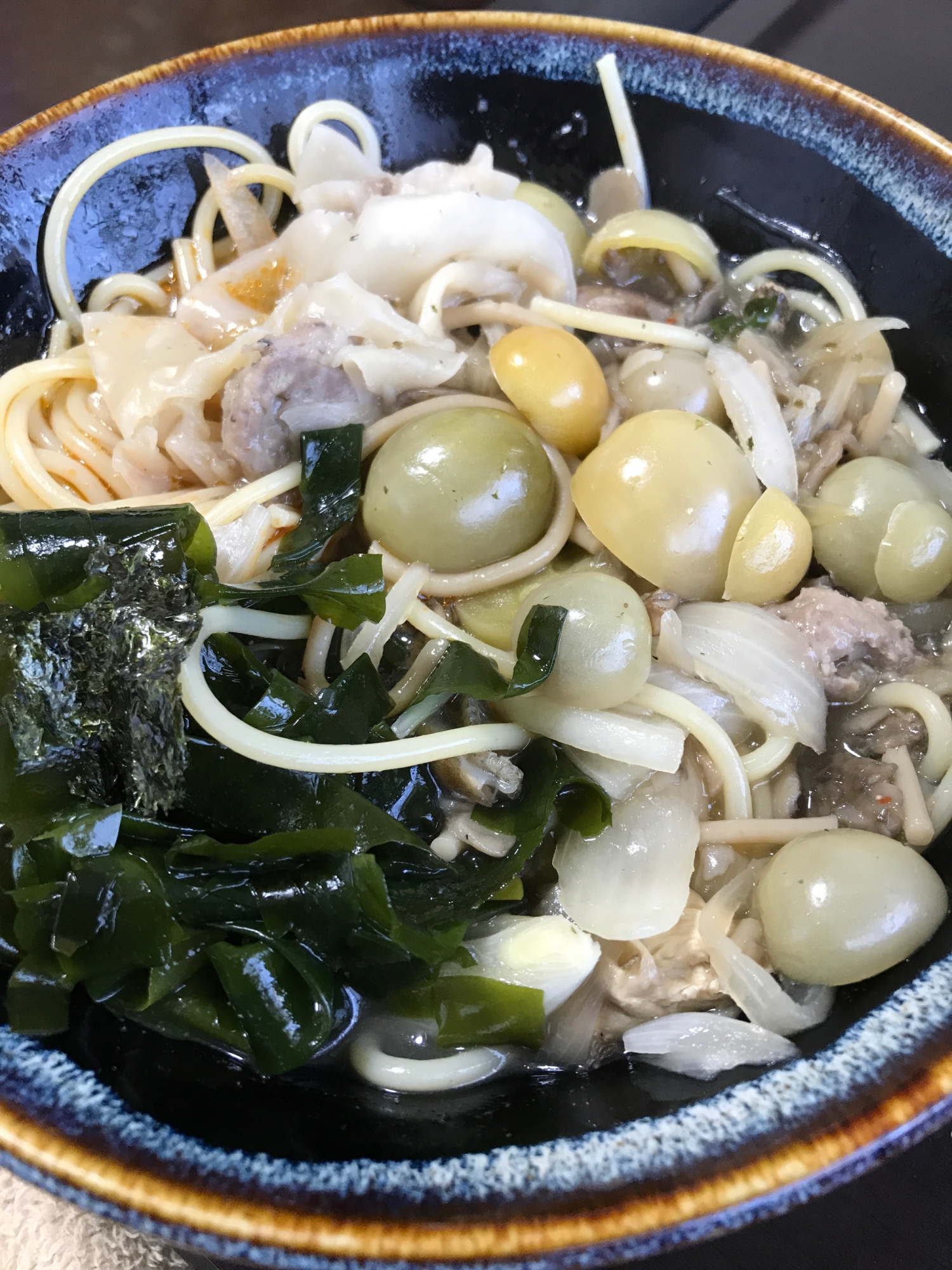 トマトで酸っぱい、ラーメン