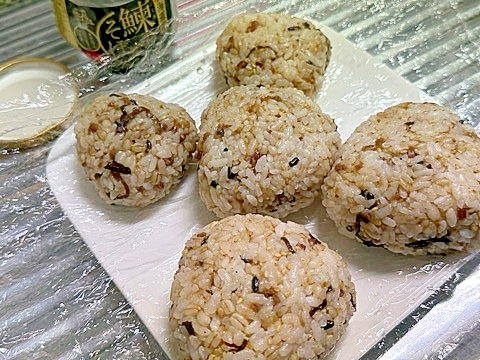 今日の変化球！鰊そぼろと塩昆布を混ぜ混ぜ雑穀ご飯に