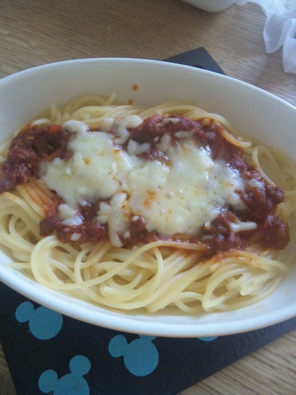 クリームパスタを作り、ボロネーゼととろけるチーズを乗せ
オーブンで焼きました❤(写真では見にくいですが…）
ニンニクがよく効いたボロネーゼ美味しかったです❤