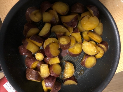 はちみつで作ってみました！
揚げずに簡単にできて嬉しいです。
甘めに作ったので
バニラアイスに載せても
美味しそうだなと思いました(^^)！