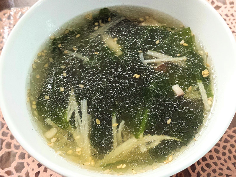 きのことワカメの中華スープ