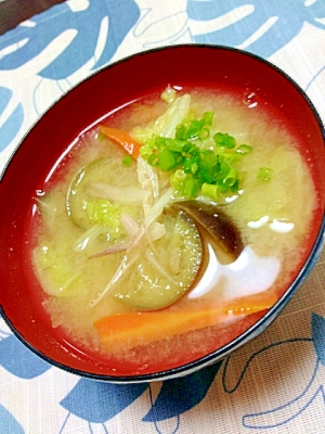 茄子と人参と白菜とみょうがのお味噌汁