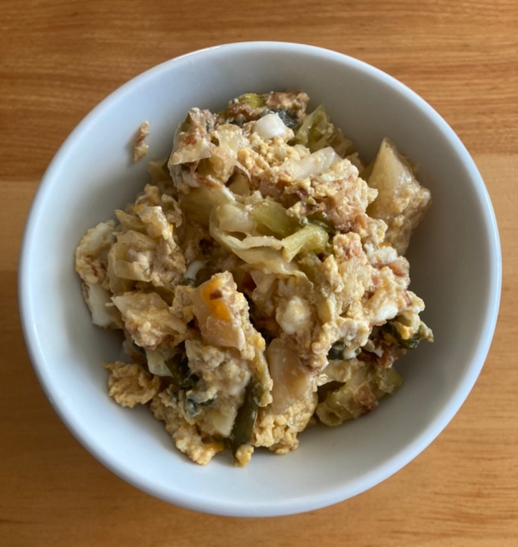 すき焼きのたれと牛脂で大満足なキャベツの卵とじ丼