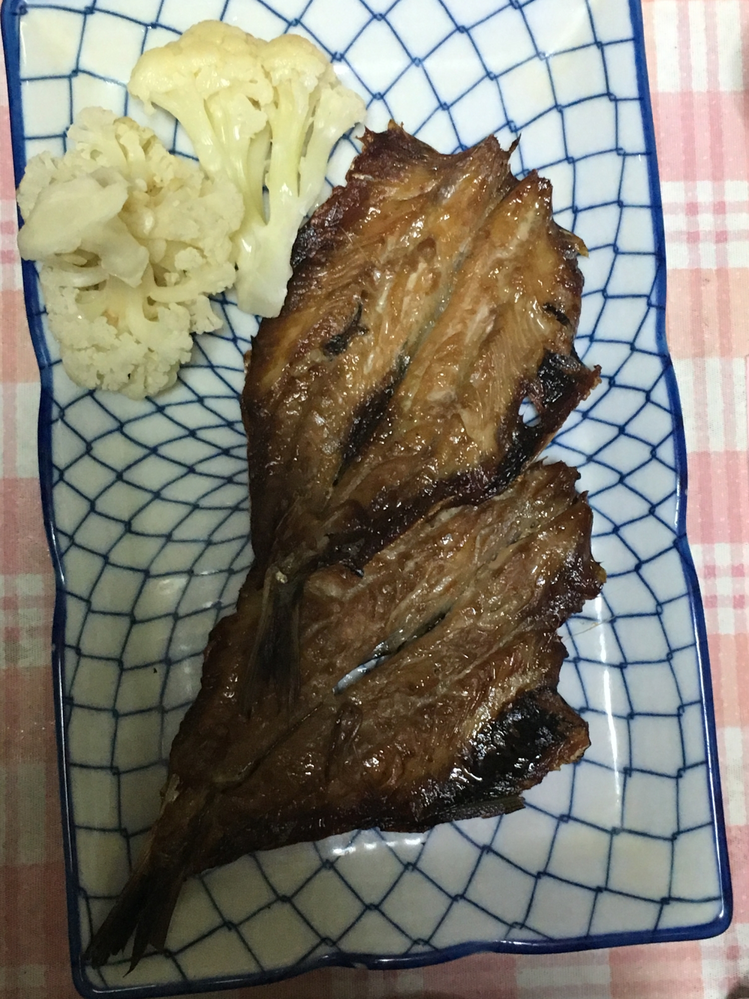 いわしのつけ焼きとカリフラワーのプレート