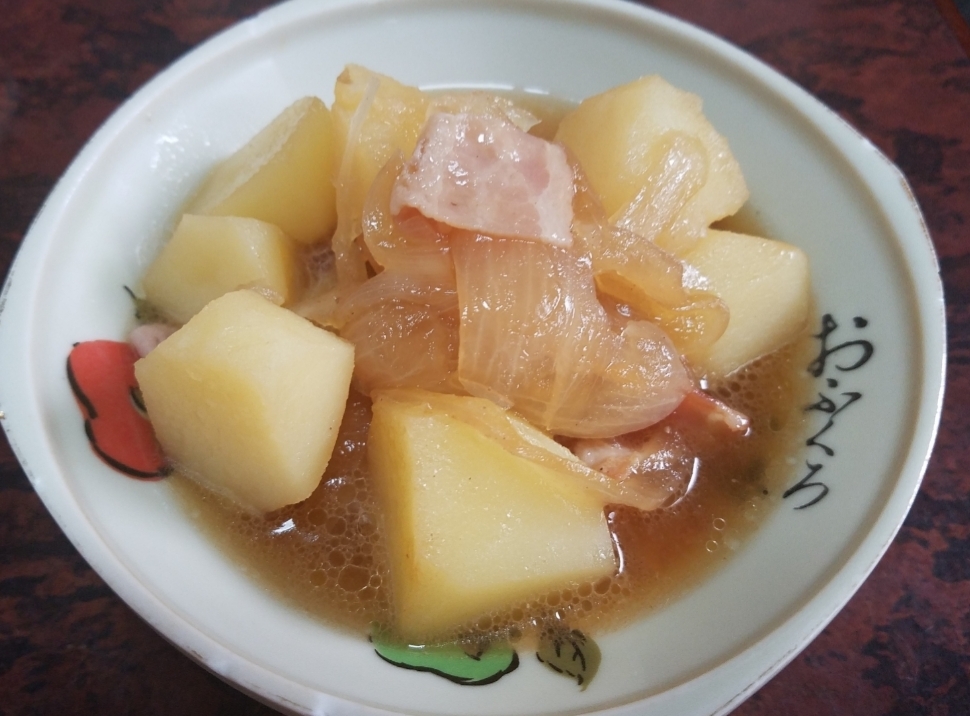 じゃがいもとベーコンの煮物