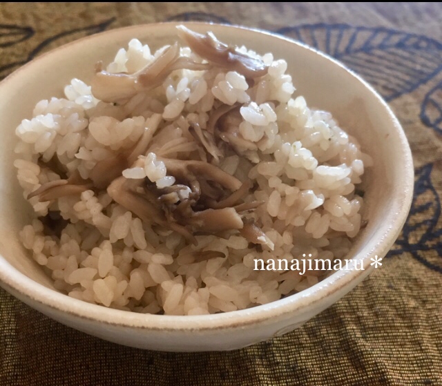 即席お吸い物の素で炊く☆簡単すぎる舞茸ごはん