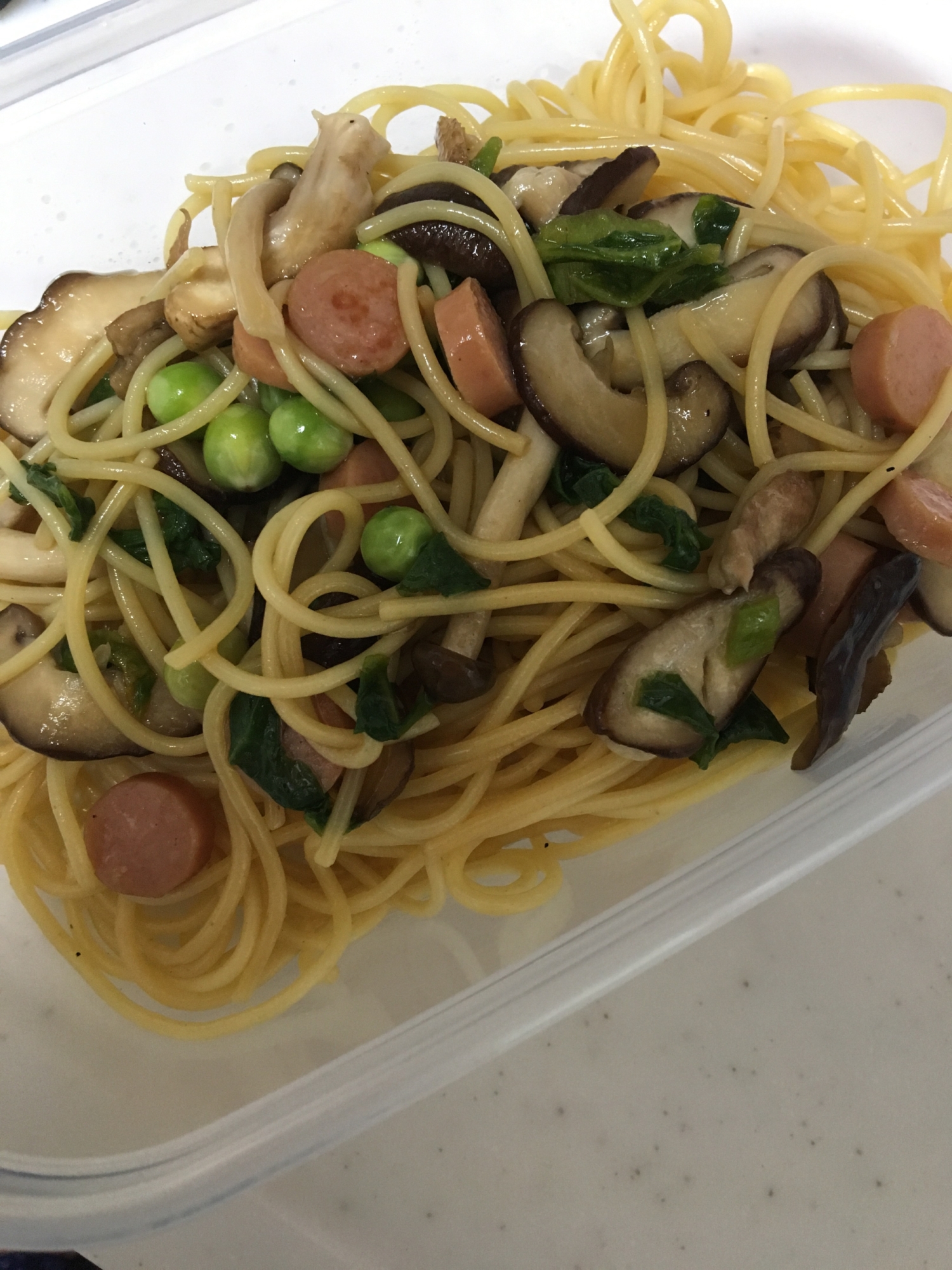 実えんどうとかつお菜とキノコの和風パスタ(^○^)