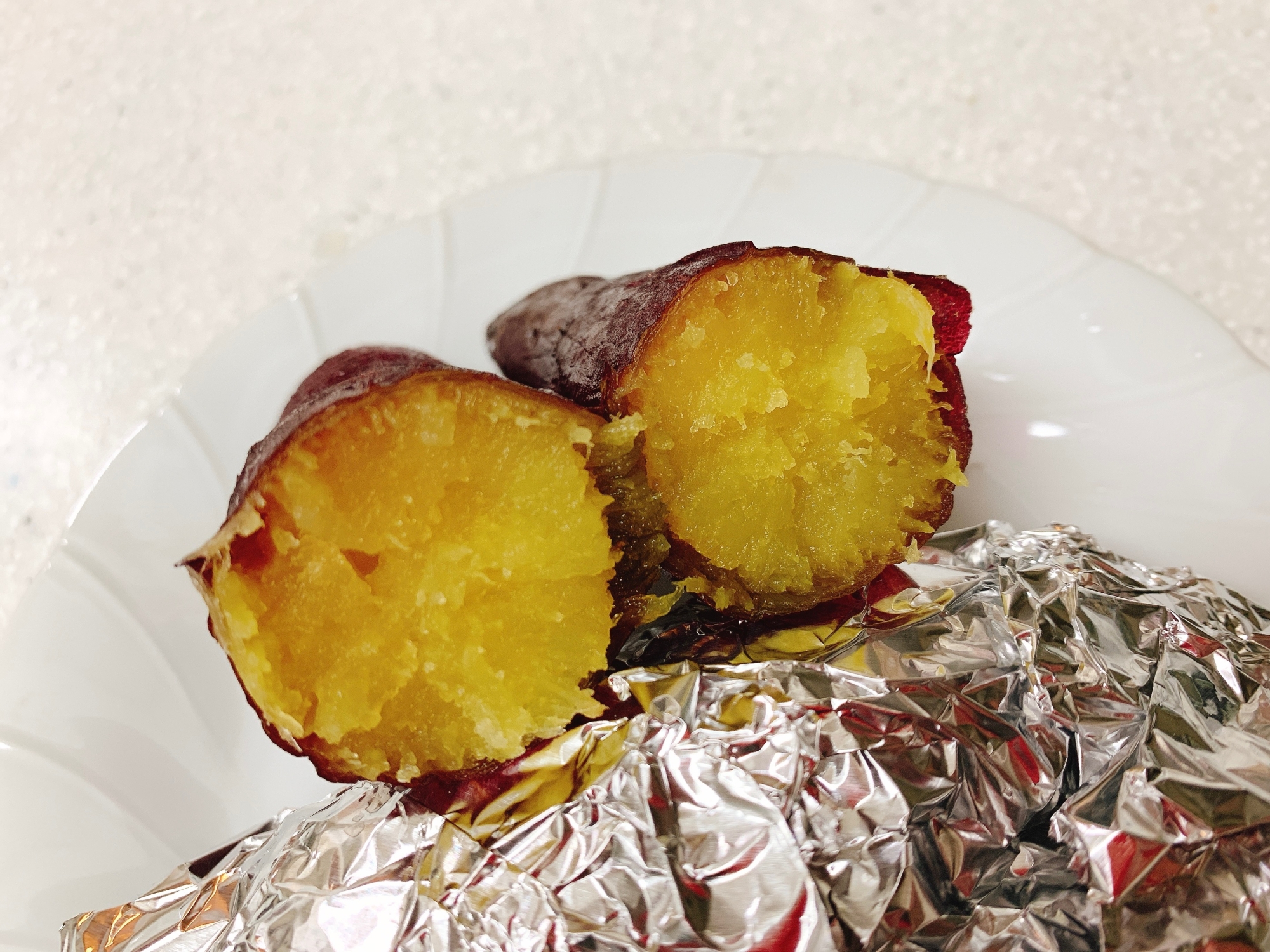 皿に盛られた焼きいも