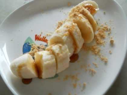 リンゴ飴さんのレシピ写真のように、バナナをズラーッ並べたけど、キレイに出来ませんでした(^o^)
でも、和菓子みたいなお味の甘くて美味しいバナナになりました❤