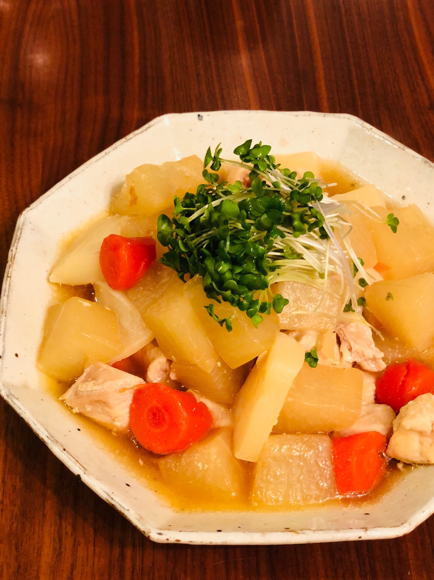 味がしみしみ！鶏肉と大根の煮物。