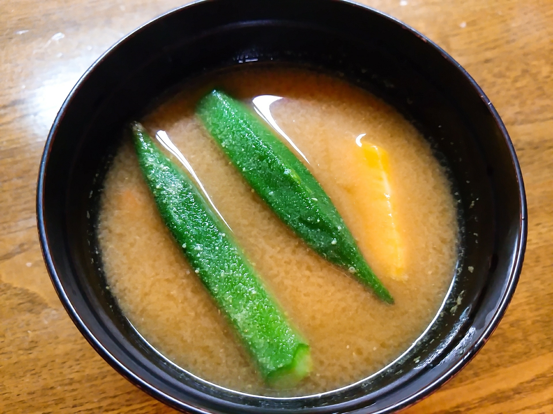 薩摩芋と人参とオクラの味噌汁