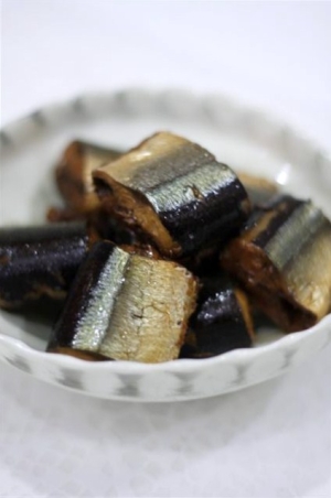 骨までパクパク食べられる! サンマの黒酢煮