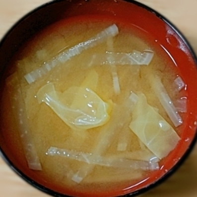 キャベツと大根の味噌汁
