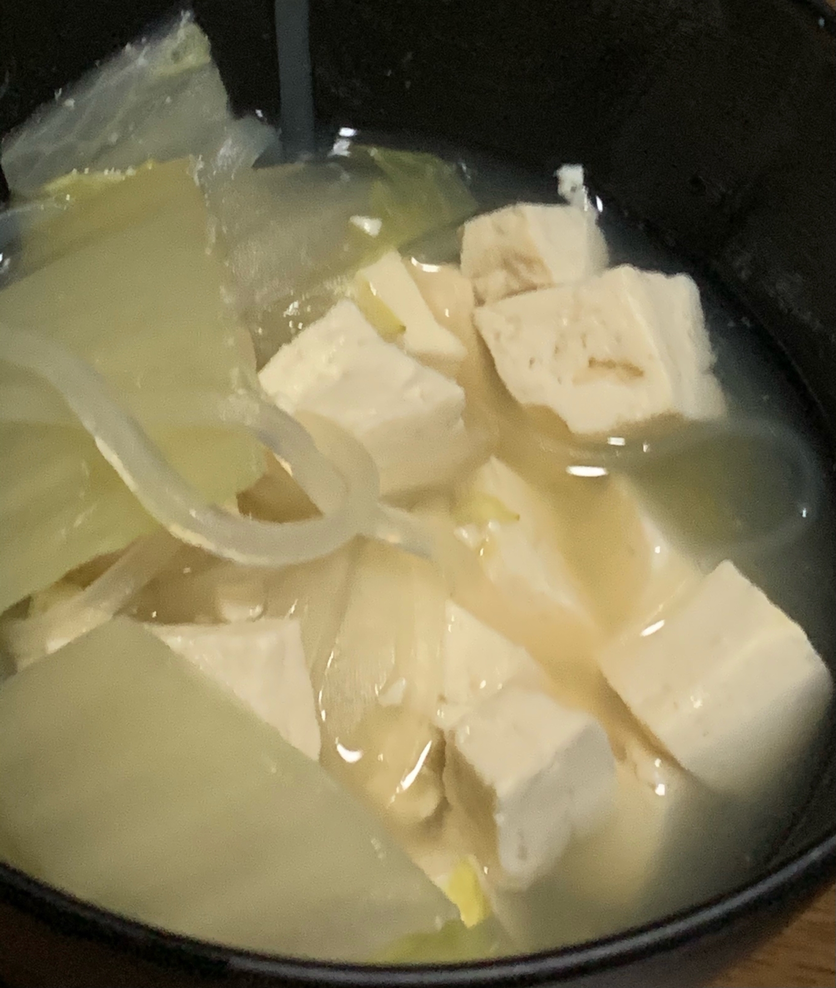 白菜と豆腐、マロニーのお味噌汁
