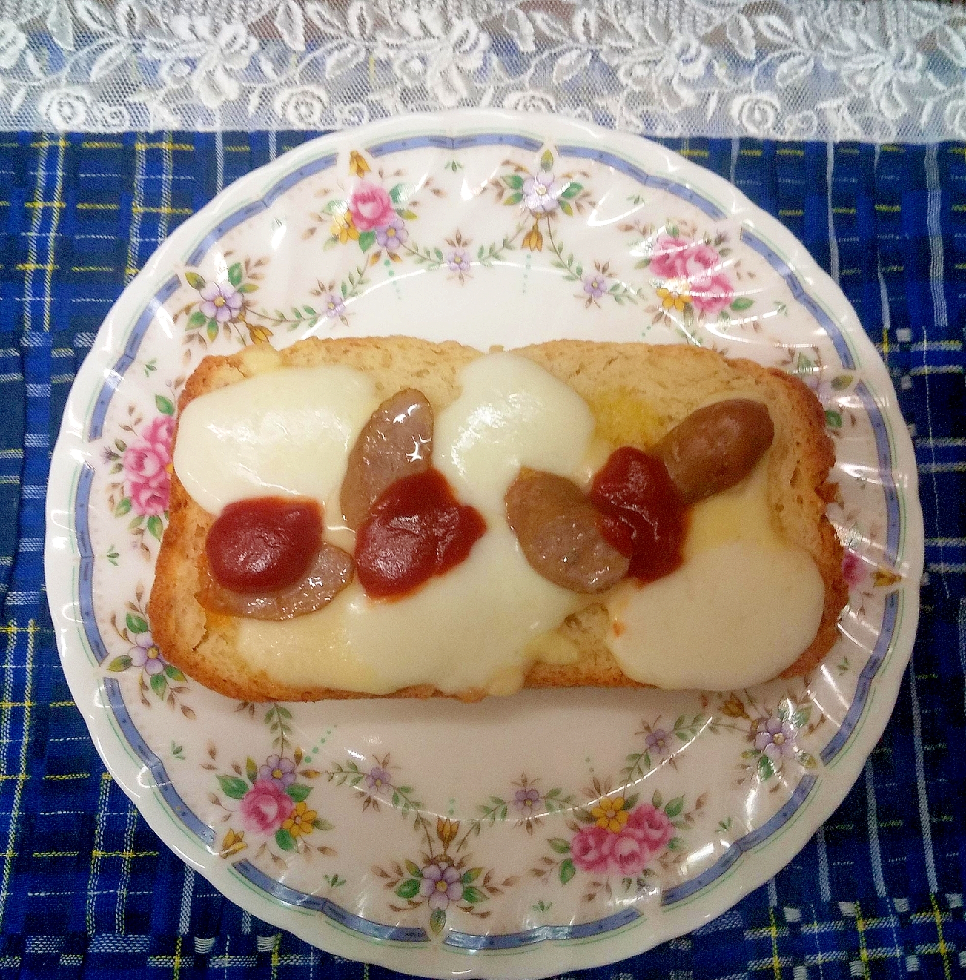 モッツァレラチーズトースト