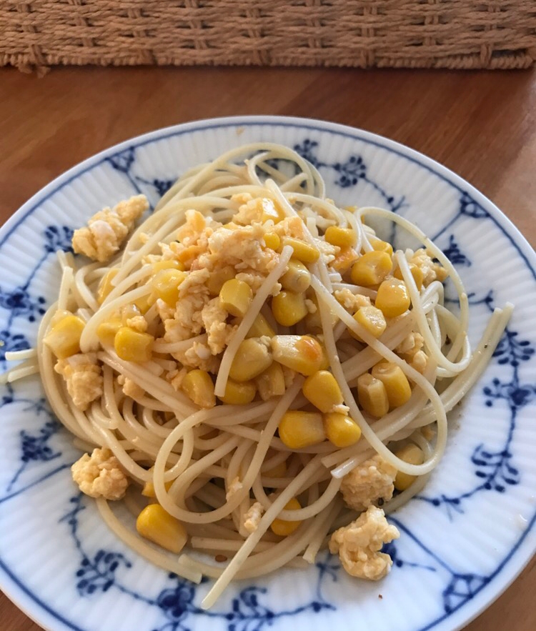 コーンと炒り卵のパスタ