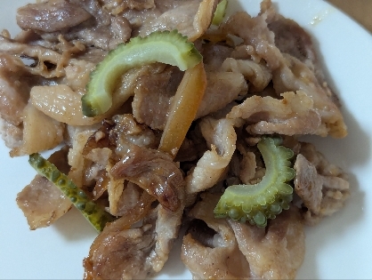 ゴーヤと豚の生姜焼き。