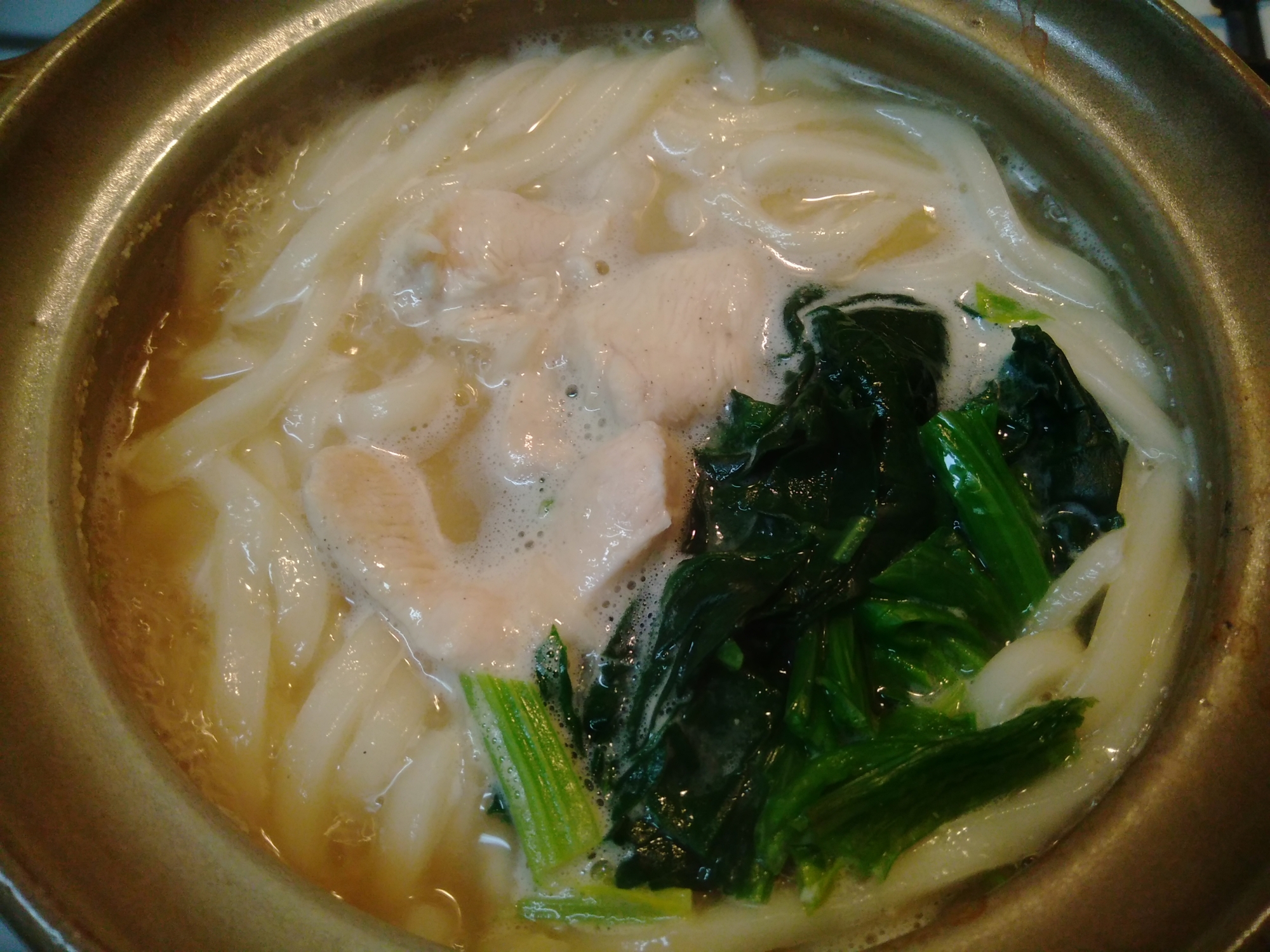 鶏肉とほうれん草の味噌煮込みうどん