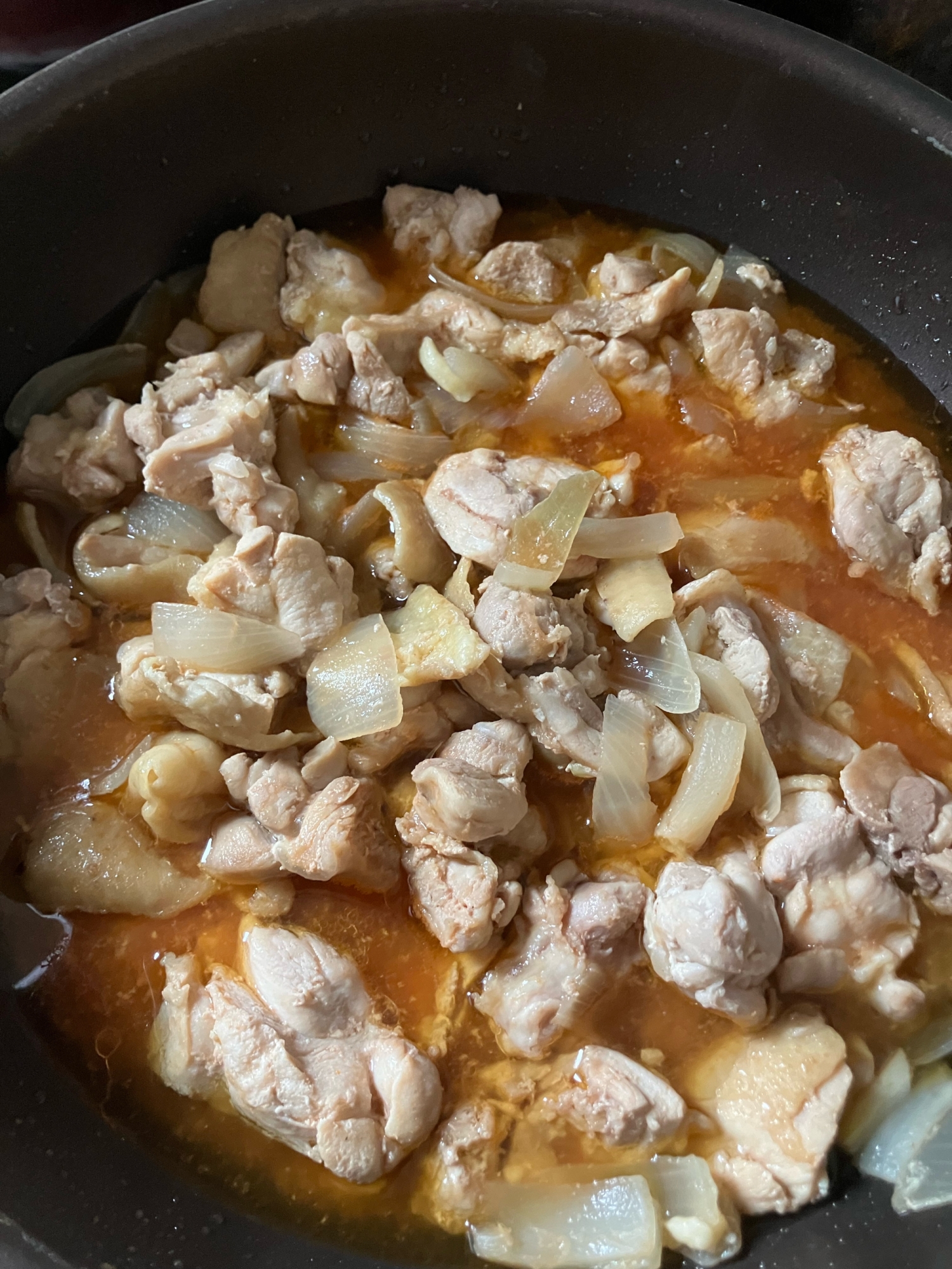 玉ねぎとネギと鶏肉のケチャップ炒め