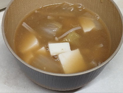 豆腐、白菜、えのきの味噌汁