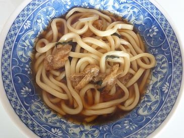 にんじんが無かったので彩りがあまりよろしくないですが、息子とお昼に美味しく頂きました。油揚げからいい味が出ていて美味しかったです。