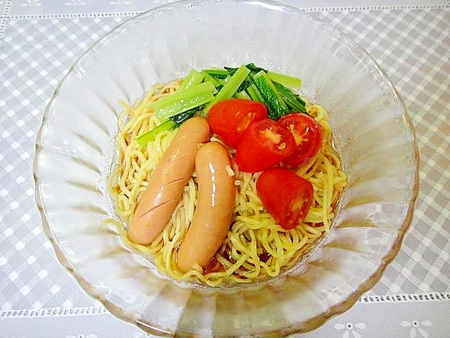 即席麺で♡ウインナーと小松菜の冷やしラーメン