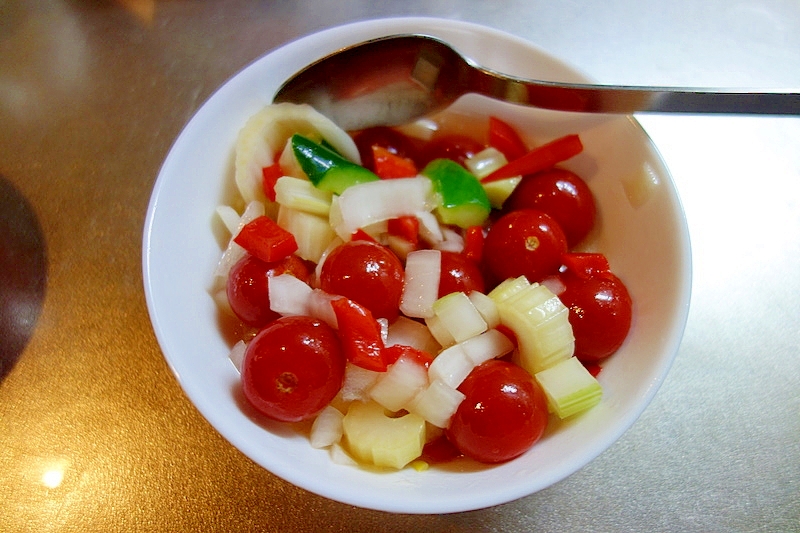 スプーンで食べる チェリートマトのコロコロサラダ レシピ 作り方 By 白熊猫爺 楽天レシピ スプーンで食べる チェリートマトのコロコロサラダ レシピ 作り方 By 白熊猫爺 楽天レシピ