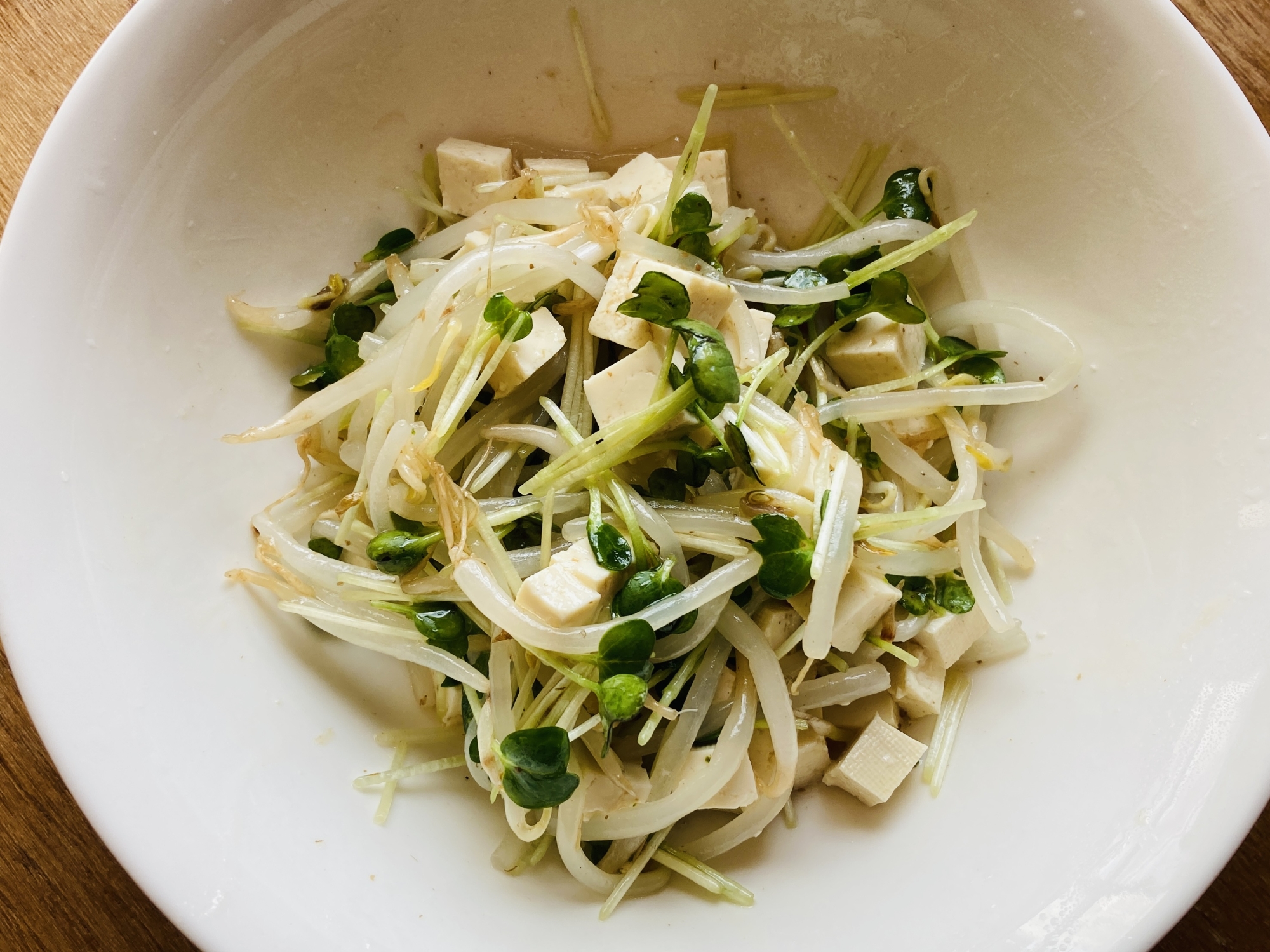 もやしとかいわれの豆腐サラダ