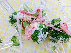 カニカマとブロッコリーの胡麻マヨ和え☆