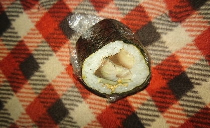 シメ鯖巻き寿司美味しいですね✨楽天市場に昆布シートってあるんですね✨✨初めて知りました✨今回は家にあるのりで巻きました✨