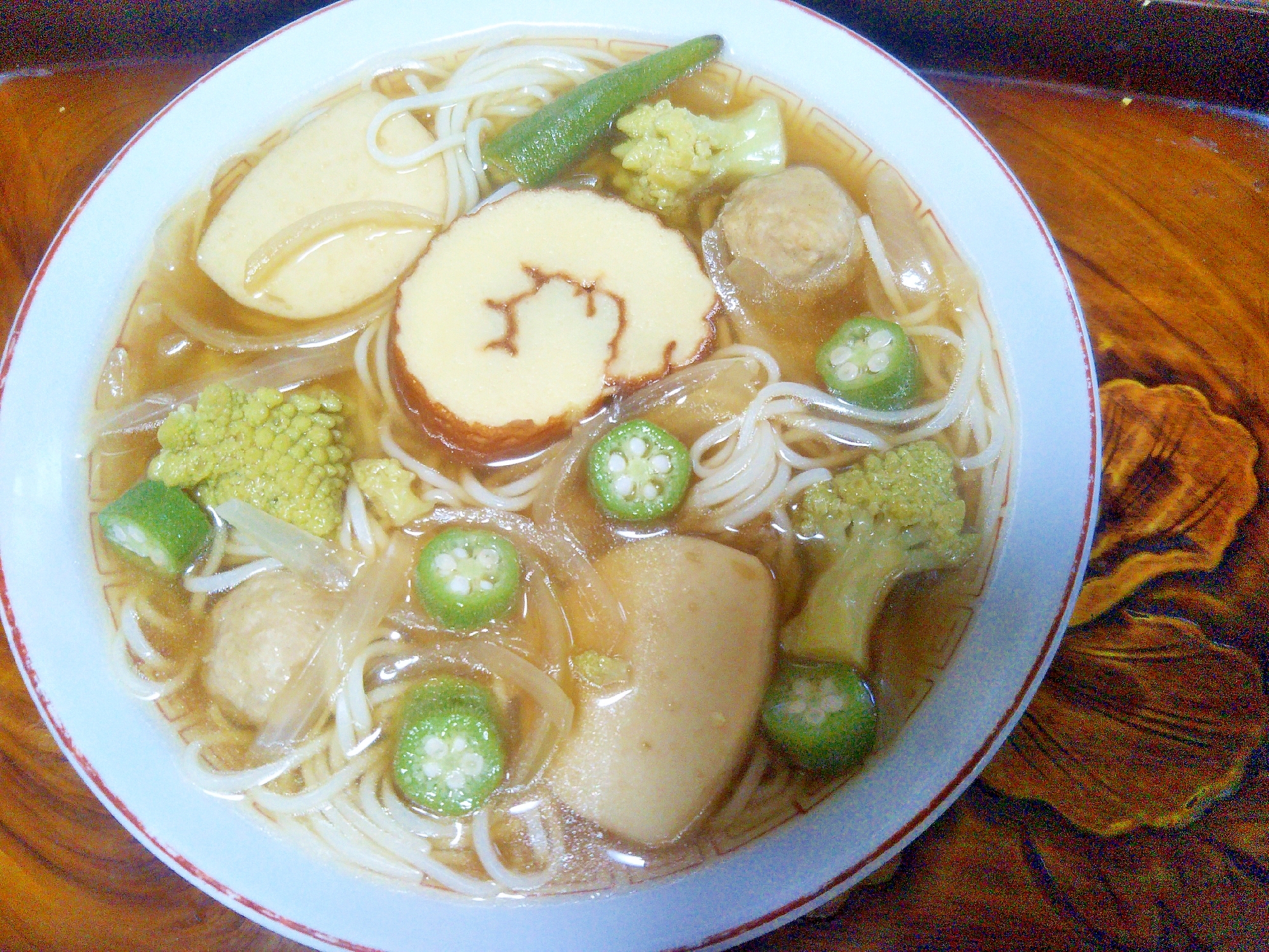 伊達巻おくら玉葱ロマネスコ鶏団子かまぼこラーメン