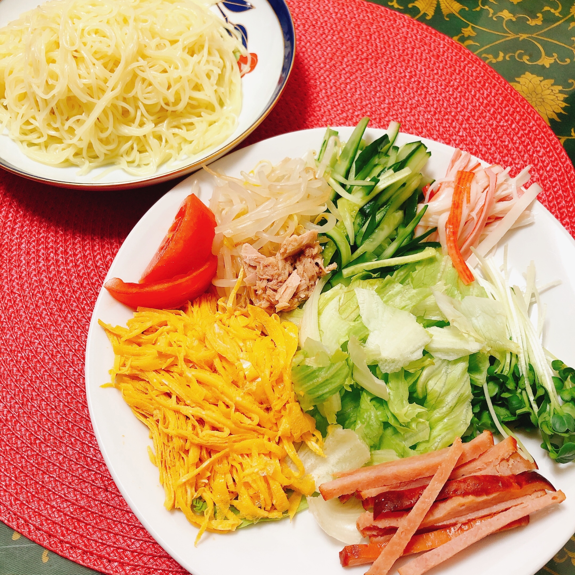 自分でトッピングする♪冷やし中華ෆ˚*