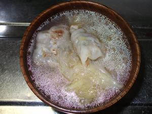 ボリュームたっぷり！水餃子とキャベツの中華味噌汁