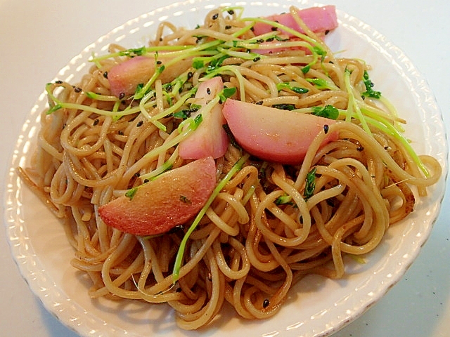 蒲鉾と豆苗の大蒜香る焼きそば♪