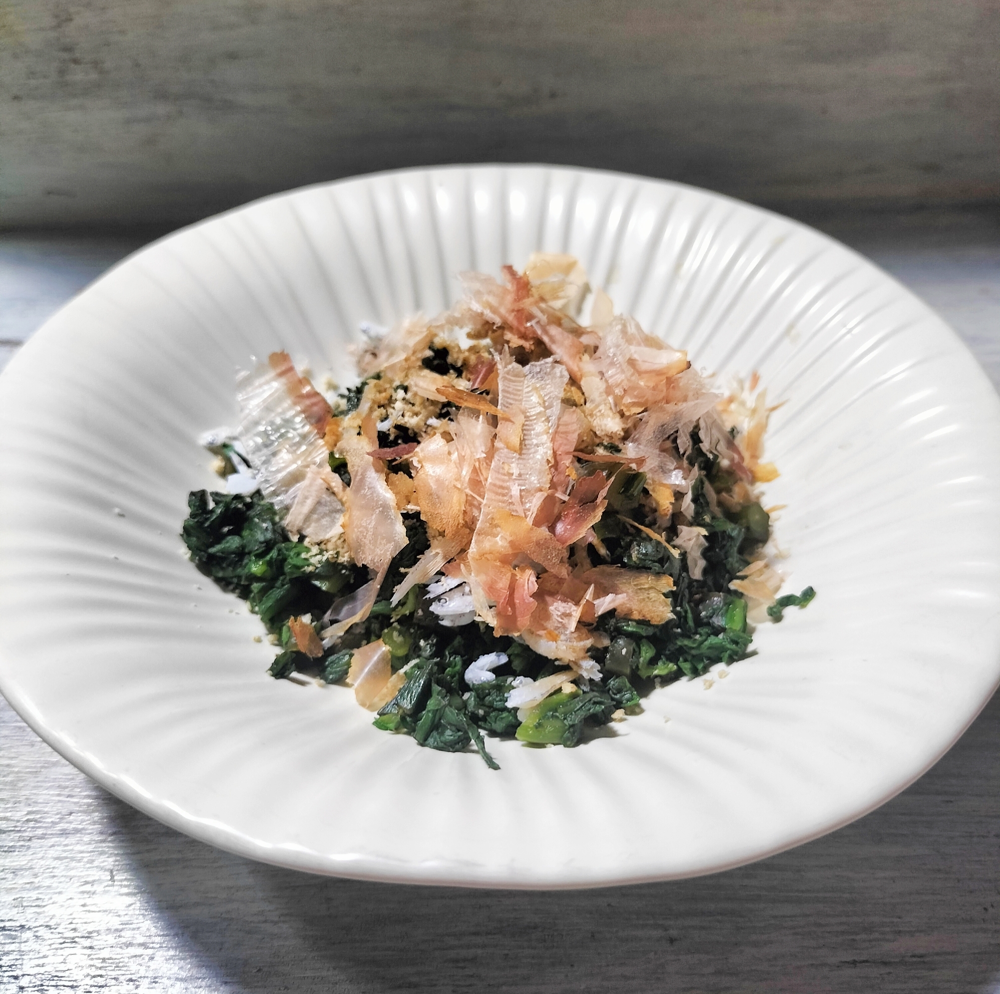 簡単で美味しい♡春菊としらすのおかか和え