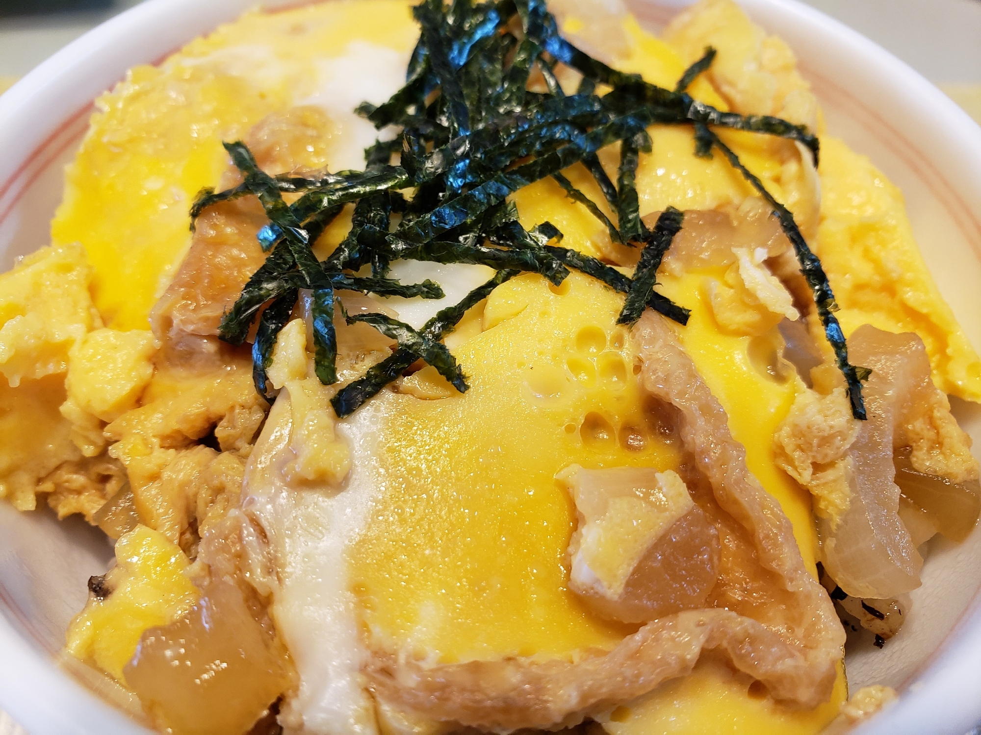 お揚げと卵でキツネ丼♪うーむ‥美味い！