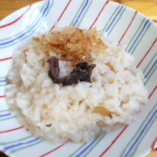 mama^^papaさん、少し肌寒い昼さがりにこんにちは♪亡き義母が漬けた梅干し一粒を余さず使い家計にも優しいお粥とても美味しく頂戴しました(^^♪ありがとう♪