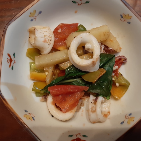 アオリイカとトマトのバジル炒め レシピ 作り方 By みーみ5077 楽天レシピ アオリイカとトマトのバジル炒め レシピ 作り方 By みーみ5077 楽天レシピ