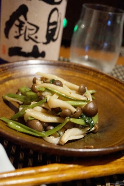 おうち居酒屋、しめじと空芯菜のもろみ炒め