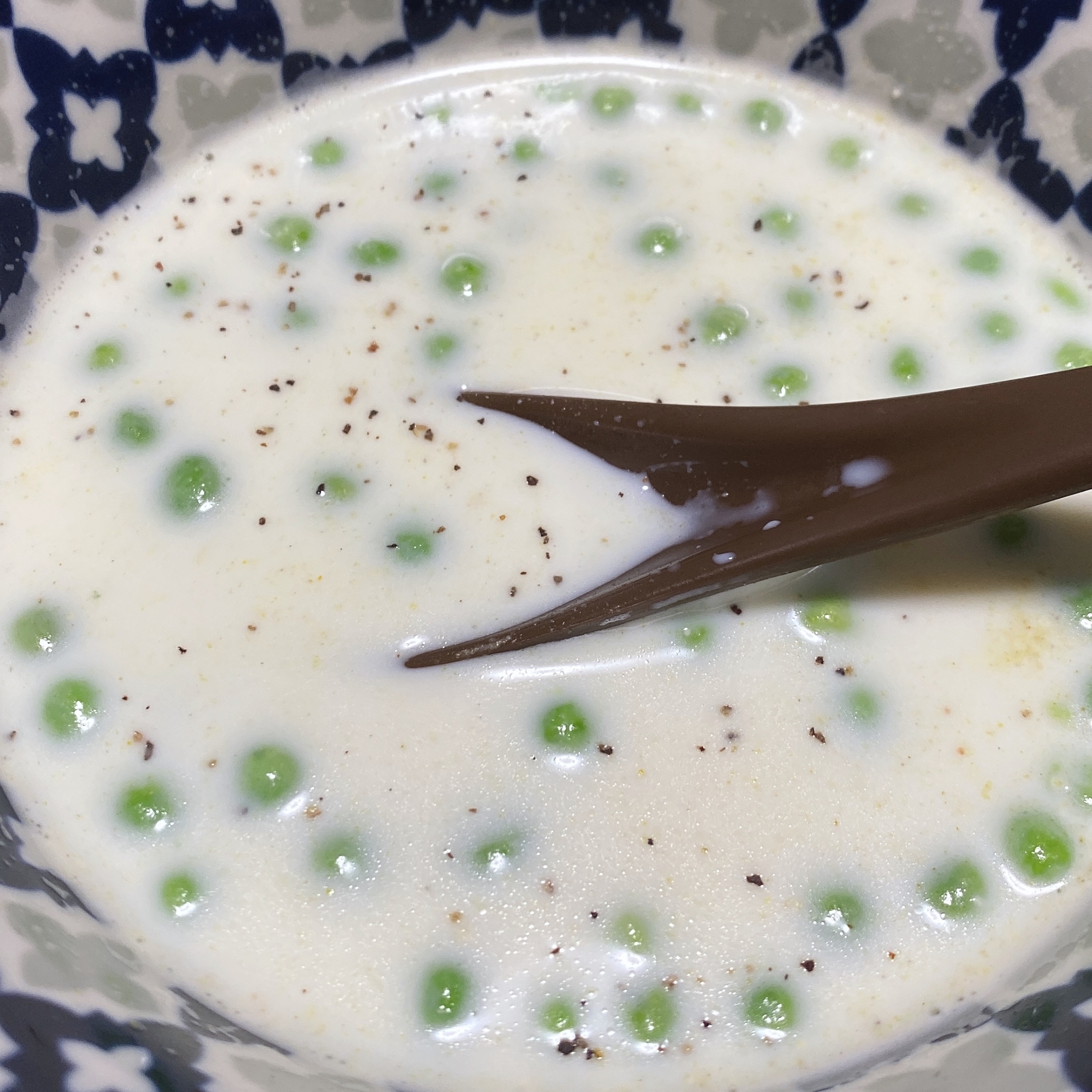 レンジで簡単☆グリーンピースのミルクコンソメスープ