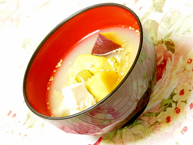❤薩摩芋と茎ワカメと豆腐の酒粕入りお味噌汁❤