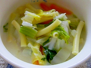 野菜たっぷり♪マカロニミルクみそスープ