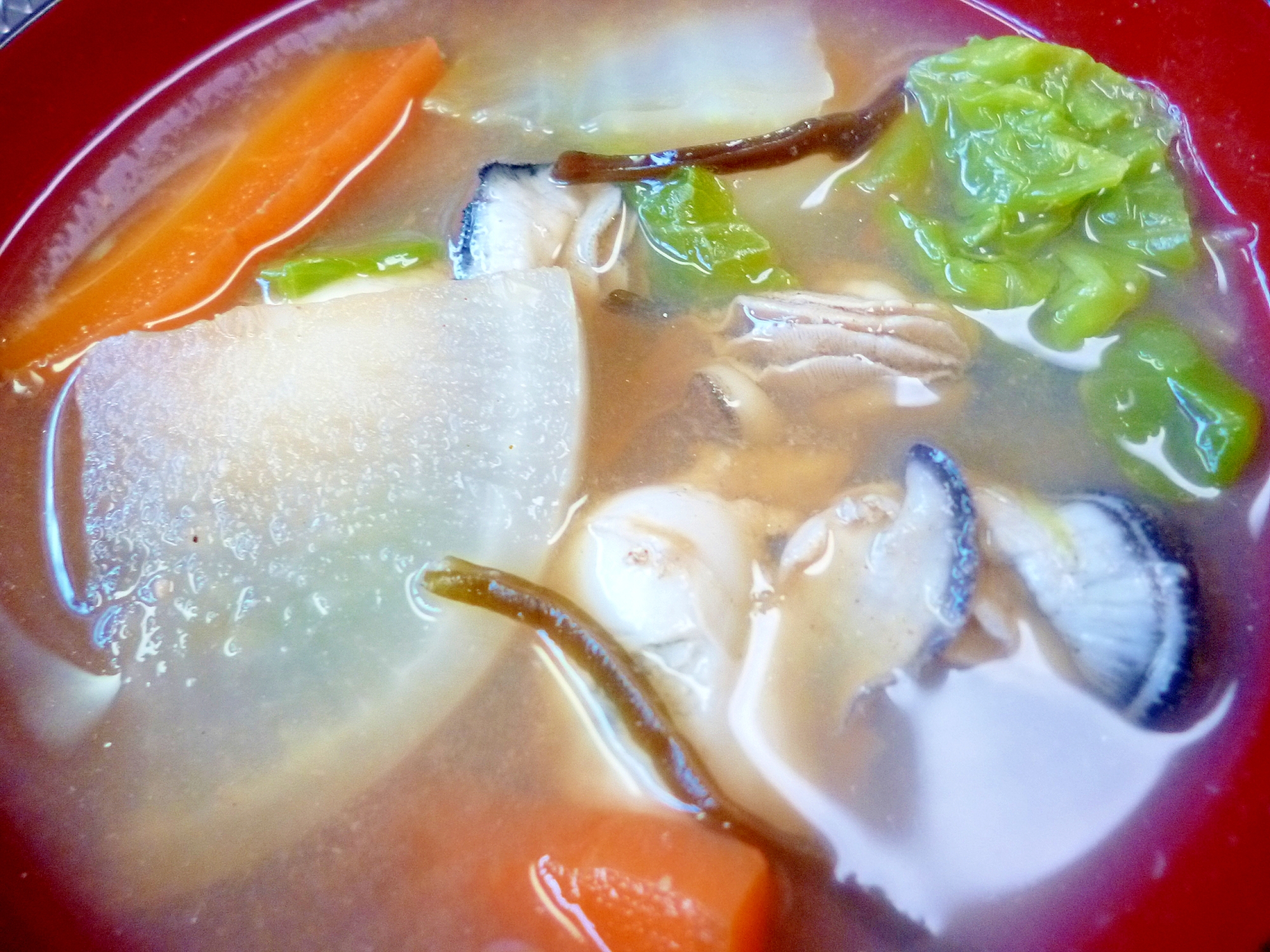 牡蠣・白菜・大根・昆布の味噌汁